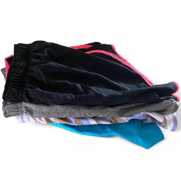 Nike Women's Set of 4 Dri-Fit Athletic Shorts Size Small - Picture 2 of 6